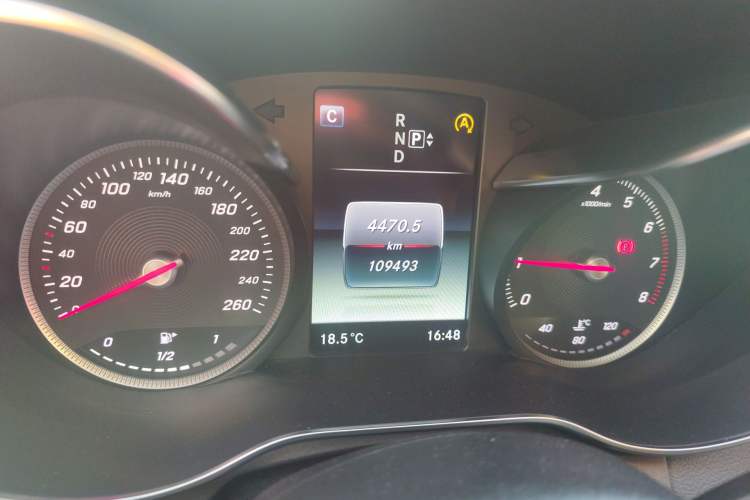 Used Mercedes-Benz C-Class 2015 C 200 L Sport Edition Odometer Close Up