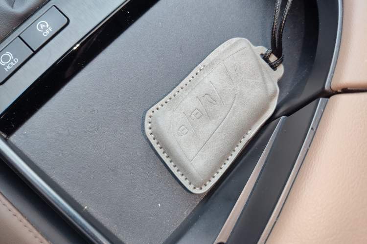 Used Lexus ES 2023 200 Excellence Edition
