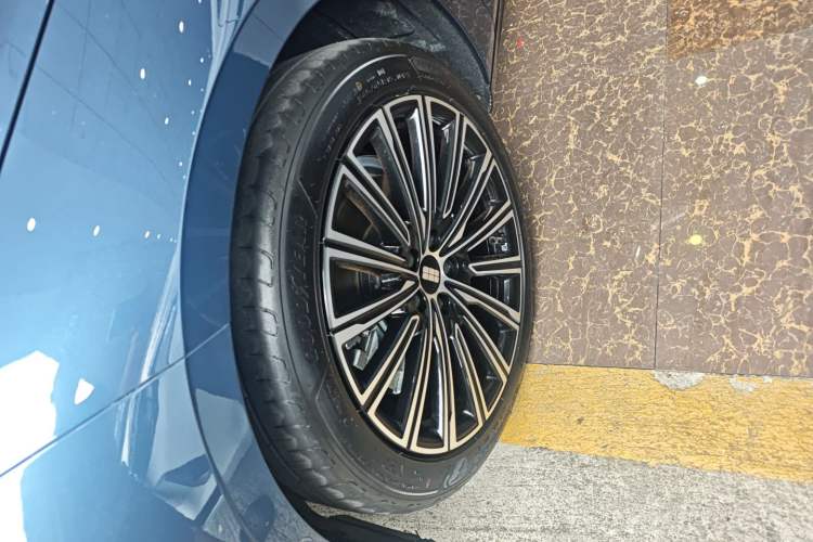 Used Geely Galaxy 8 2025 130km EM-P Starship Edition Exterior 4