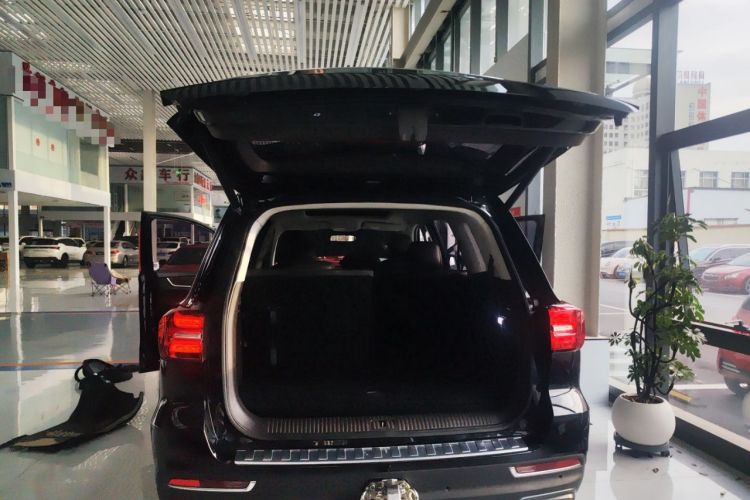 Used Roewe RX8 2019 30T Smart Connectivity Two-Wheel Drive Supreme Flagship Edition
