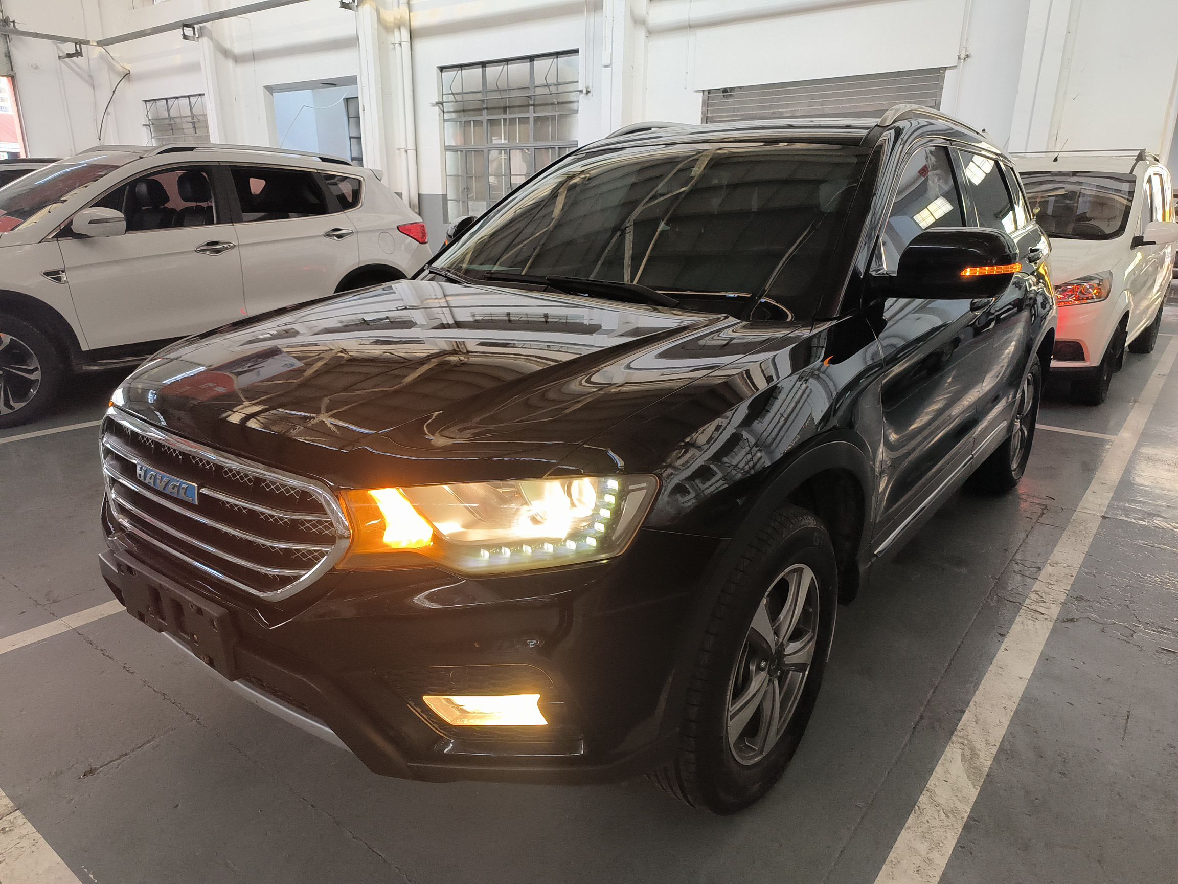 Под передней частью автомобиля