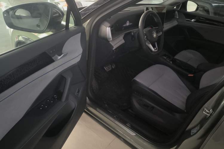 Used Volkswagen Tayron 2025 Tiguan L 380TSI 4Motion Luxury Easy Package