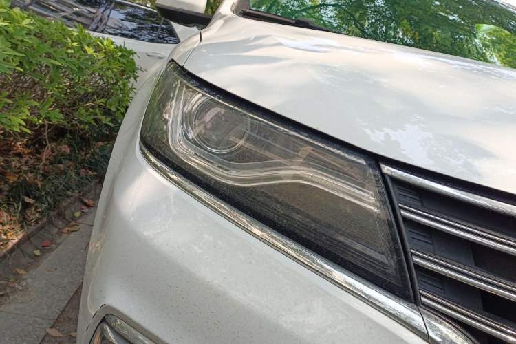 Used Roewe RX5 2018 20T Two-Wheel Drive Automatic Internet Smart Edition Right Front Headlight