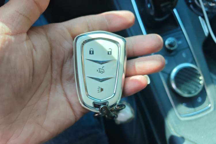 Used Cadillac XT4 2022 28T Two-Wheel-Drive Luxury Version
