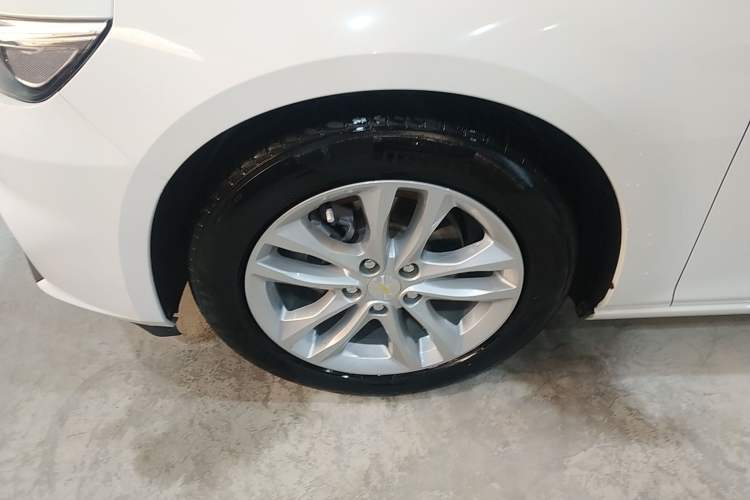 Used Chevrolet Malibu XL 2017 1.5T Automatic Ruichi Edition Exterior 4