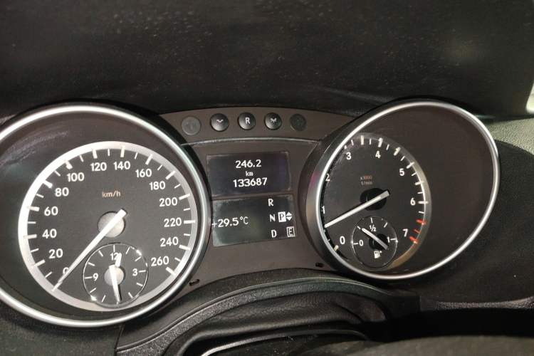 Used Mercedes-Benz R-Class 2017 R 320 4MATIC Business Edition Prestige Model Instrument Cluster