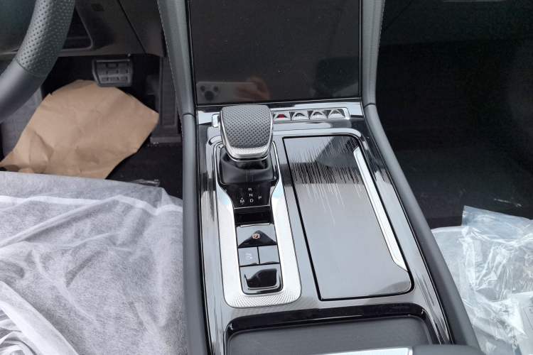 Used Hongqi H5 2025 1.5T DCT Qiyun 500 000th Unit Commemorative Edition Gear Lever