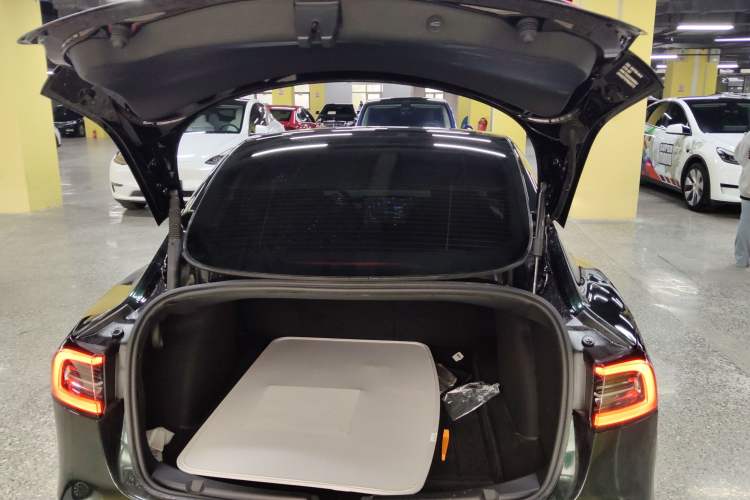 Used Tesla Model 3 2022 Rear-Wheel-Drive Version Trunk