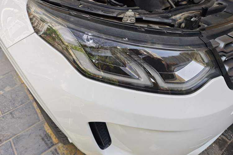 Used Land Rover Discovery Sport 2020 249 PS R-Dynamic Luxury Custom Edition Right Front Headlight