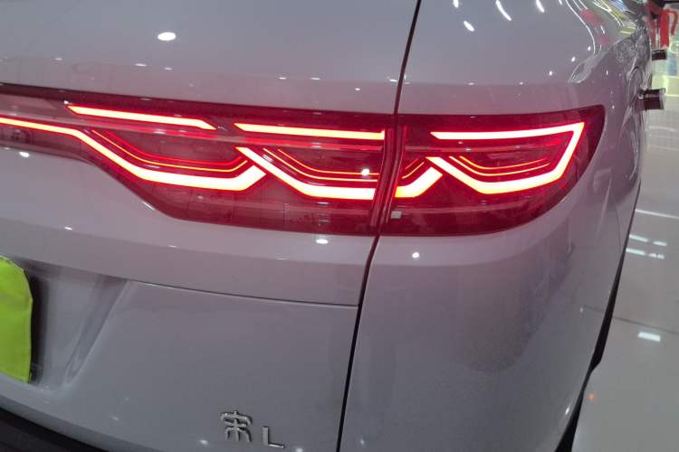 Used BYD Song L DM-i 2024 112 km Beyond Edition Exterior 3