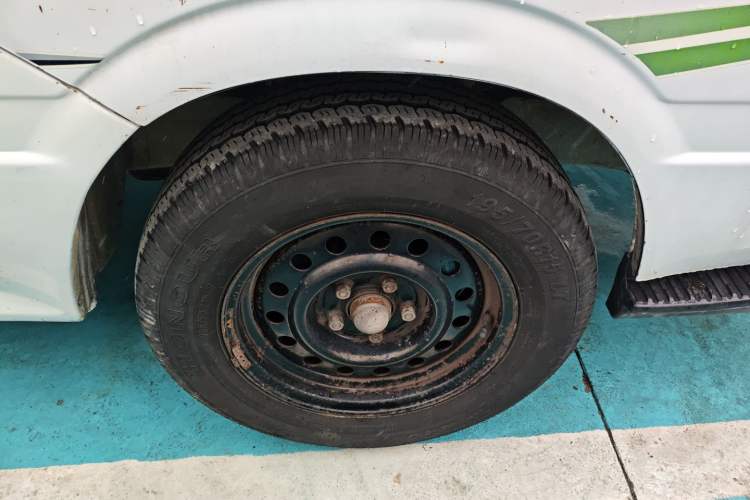 Used Jinbei Hiace 2014 2.0L Fifth-Generation Power King Classic V19