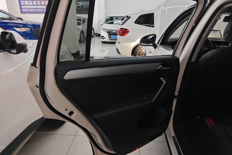 Used Volkswagen Tiguan L 2019 Updated Version 330TSI Automatic Two-Wheel Drive Panoramic Comfort Edition China VI Standard