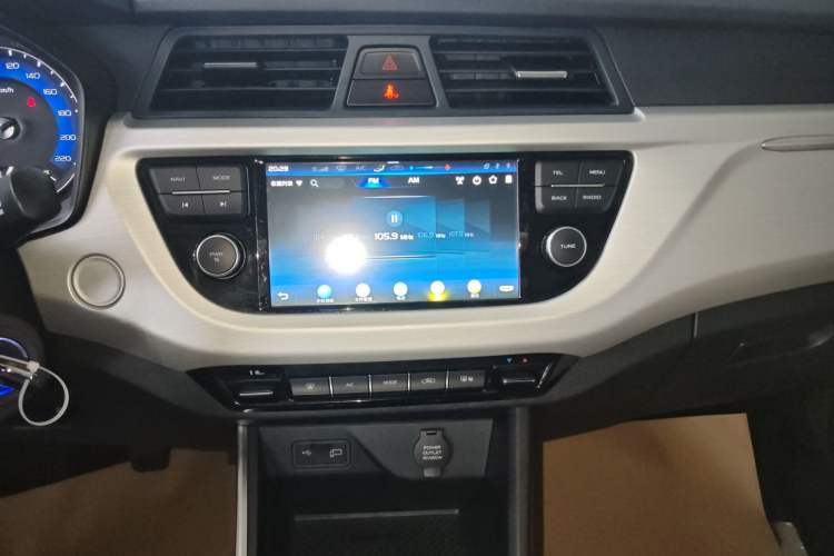 Used Geely Auto Vision X3 2019 Upgraded Model 1.5L Manual Elite Version
