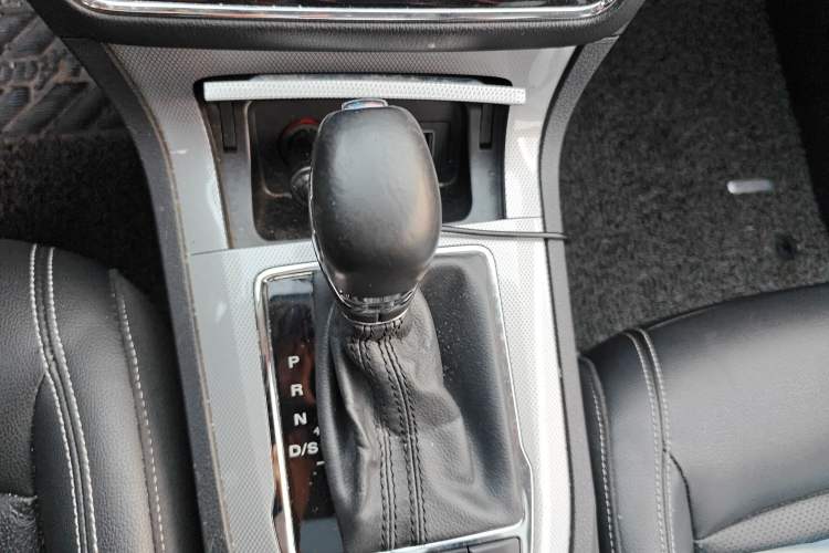 Used Roewe RX5 2016 20T Two-Wheel Drive Automatic Internet Smart Edition