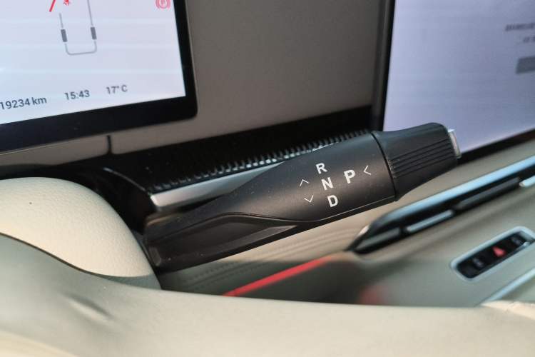 Used VOYAH Dream 2025 PHEV Four-Wheel-Drive Flagship Kunpeng Edition Gear Lever