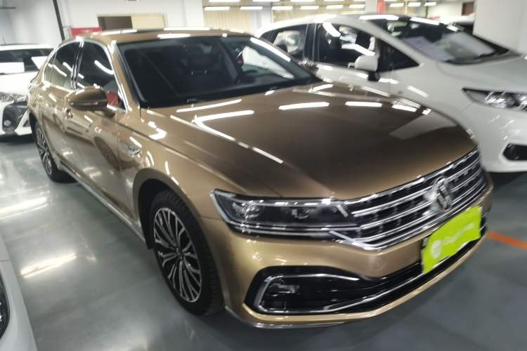 Used Volkswagen Phideon 2021 380TSI Luxury Edition Front Right 45 Deg