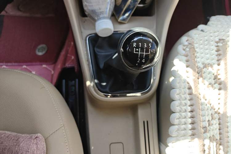 Used Volkswagen Jetta 2013 1.6L Manual Comfort Model Gear Lever