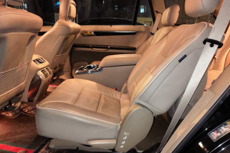 Used Mercedes-Benz R-Class 2014 R 400 4MATIC Business Model Left Rear Seat