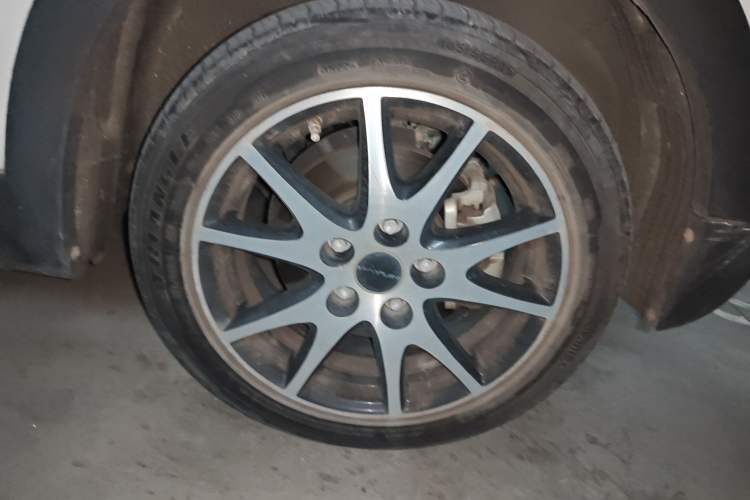 Used Dayun Yuehu 2021 32.85 kWh Two-Wheel-Drive Sprite Version Right Front Wheel Hub