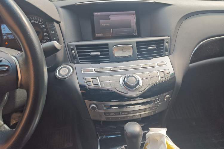 Used Infiniti Q70 2015 Q70L 2.5L Elite Edition Audio And AC Panel