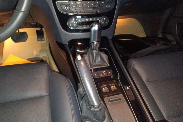 Used Peugeot 508 2015 2.0L Automatic ZhiZhen Edition Gear Lever