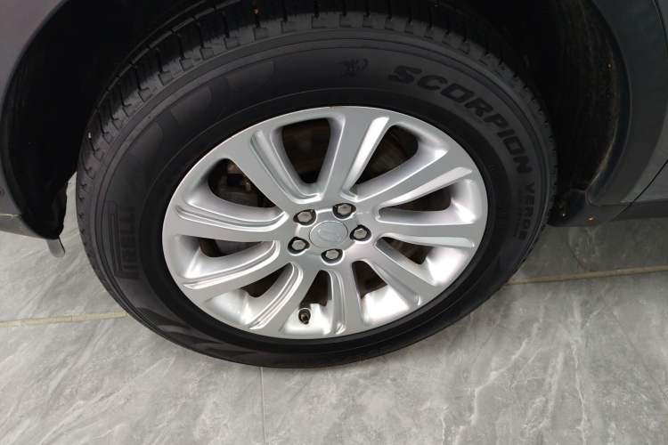 Used Land Rover Discovery Sport 2018 240 PS SE Version Exterior 4