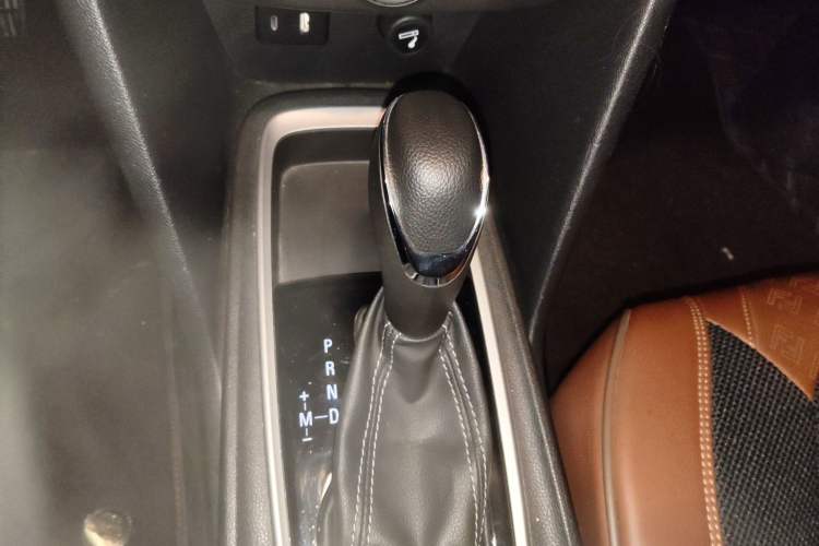 Used Chevrolet Monza 2021 320 Automatic Enjoyment Sunroof Edition Gear Lever