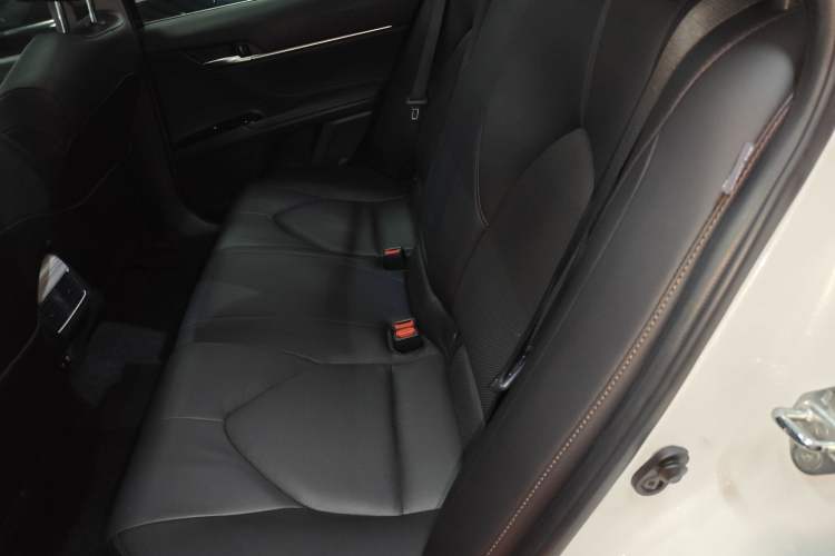 Used Toyota Camry 2019 Dual-Engine 2.5 HG Luxury Edition China V Standard Left Rear Seat