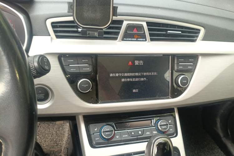 Used Geely Auto Emgrand X7 Sport 2018 1.8TD Automatic Two-Wheel Drive Smart Connect 4G Internet Edition Audio And AC Panel