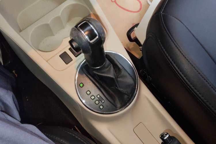 Used Skoda Fabia 2012 1.4L Automatic Crystal Edition Gear Lever