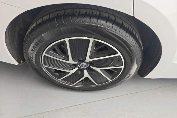 Used BYD Qin L 2025 DM-i Smart Drive 120KM Superior Model
