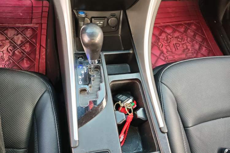 Used Hyundai Sonata 2014 2.4L Automatic Luxury Version China IV Standard Gear Lever
