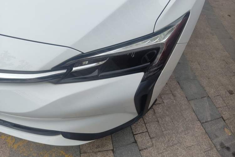 Used Buick Velite 6 2019 Connected Fashion Model