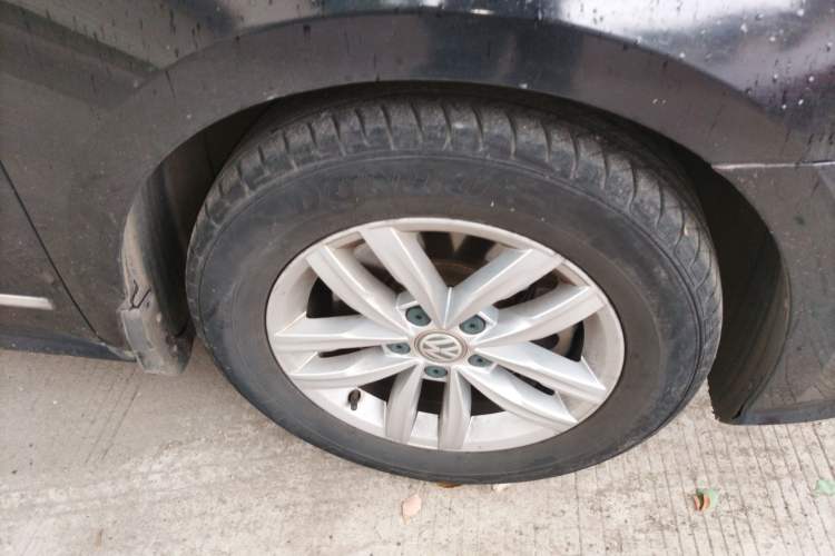 Used Volkswagen Passat 2016 330TSI DSG Luxury Edition Right Front Wheel Hub