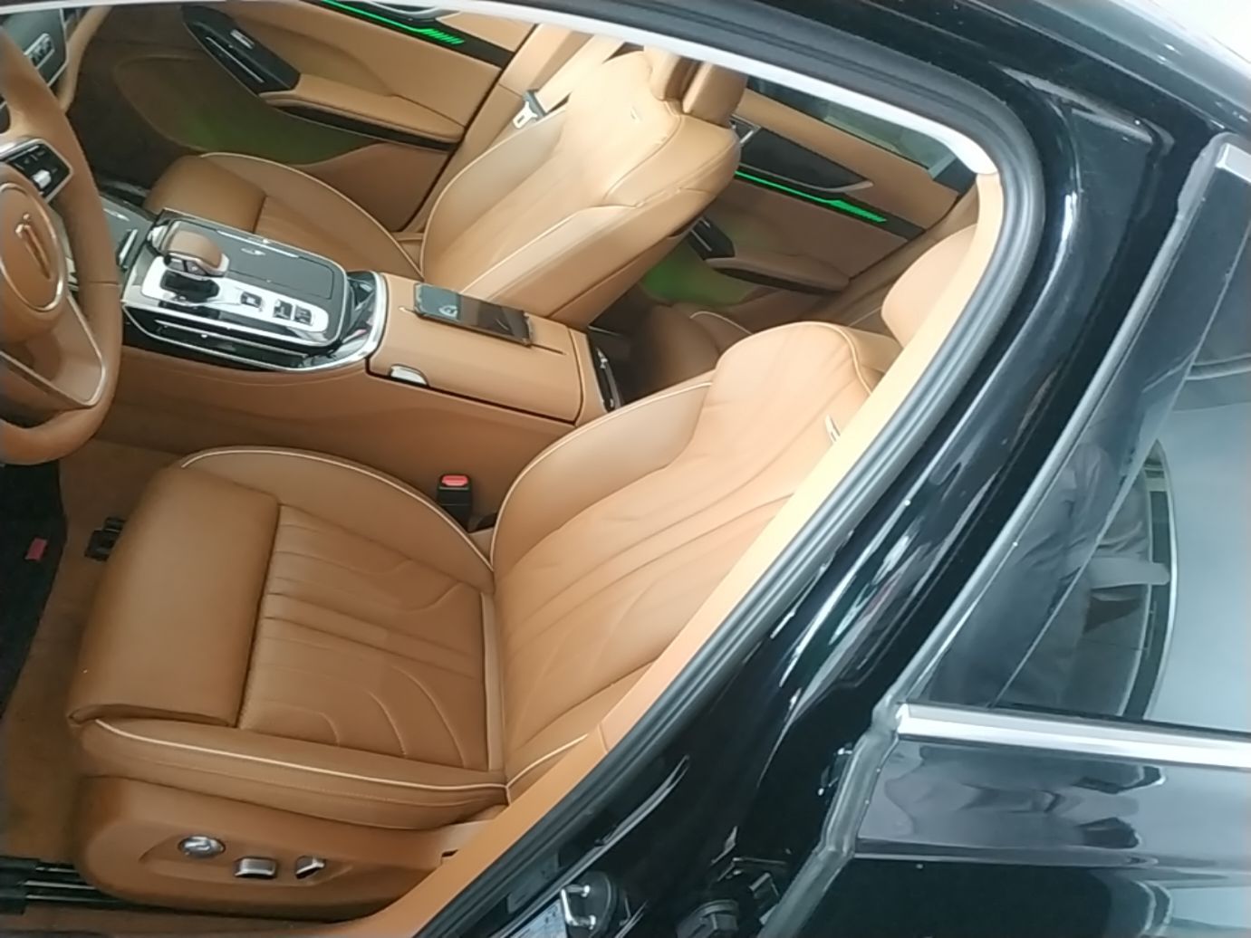 Hongqi H9 2025 2.0T Two-Wheel-Drive Flagship Luxury Business Edition 5 Seats — снимка 19