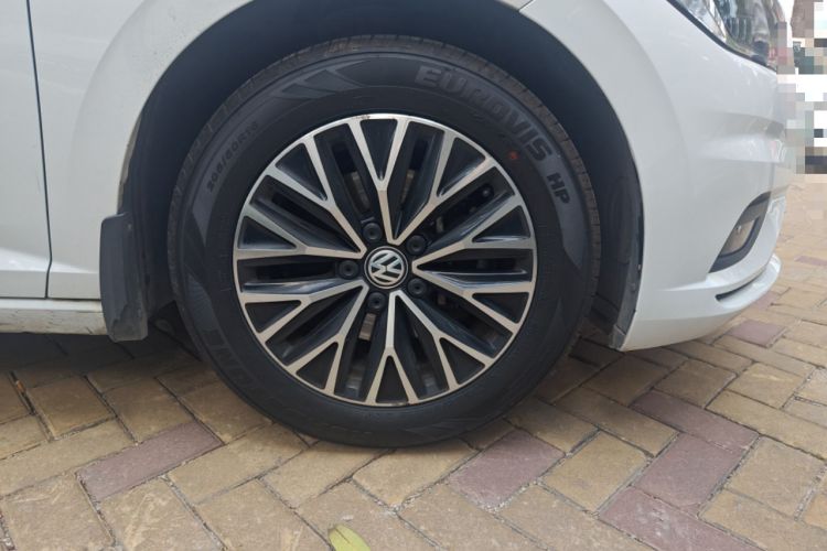 Used Volkswagen Sagitar 2021 280TSI DSG Comfort Connect Edition Right Front Wheel Hub