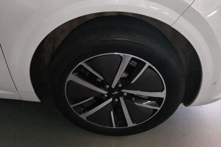 Used Li Auto L6 2024 Pro Model Right Front Wheel Hub