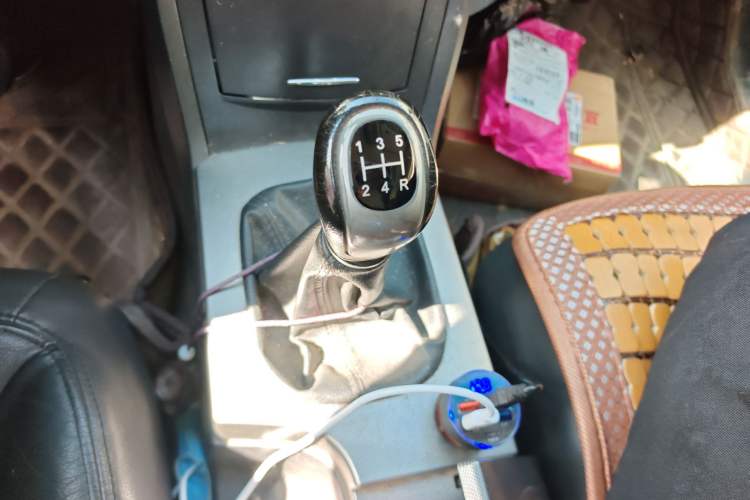 Used Roewe 350 2012 1.5L Manual New Year Special Value Edition Gear Lever