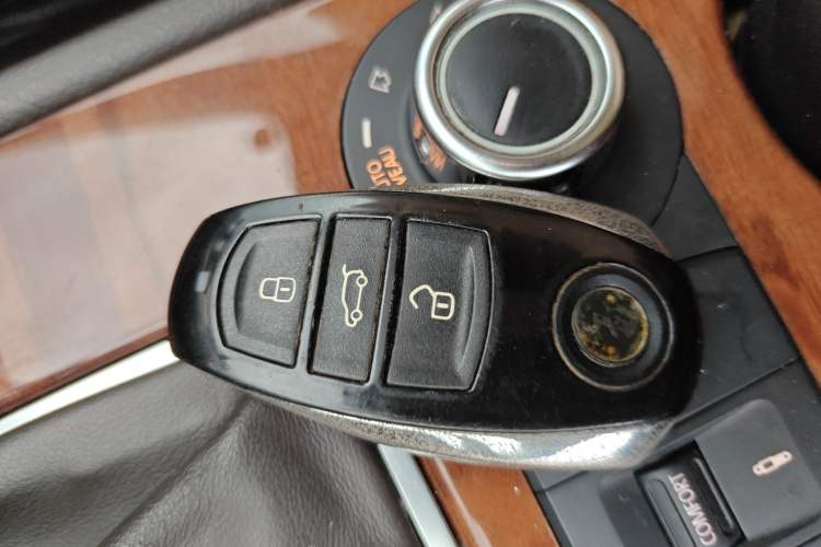 Used Volkswagen Touareg 2011 3.0 TSI High-End Version Vehicle Key