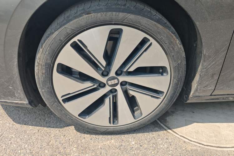 Used Geely Galaxy E8 2024 550 km Range Rear-Drive MAX
