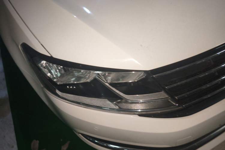 Used Volkswagen Lavida 2017 1.6L Automatic Comfort Edition Right Front Headlight