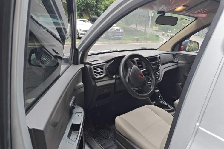 Used Wuling Hongguang V 2022 1.5L Jingqu Edition Electric-Assist LAR Driver Seat