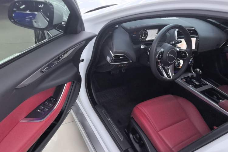 Used Jaguar XEL 2024 2.0T 250 PS R-DYNAMIC S Advanced Sport Edition
