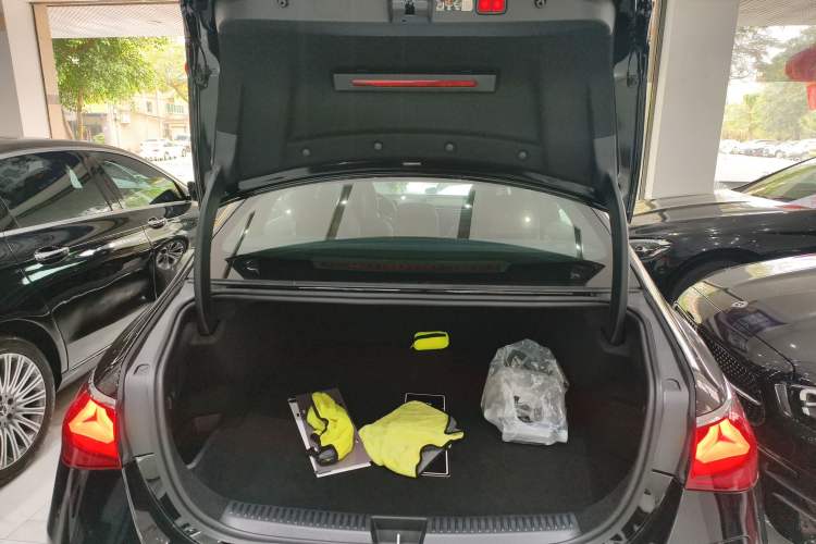 Used Mercedes-Benz E-Class New Energy 2024 E 350 e L Plug-in Hybrid Sedan Trunk