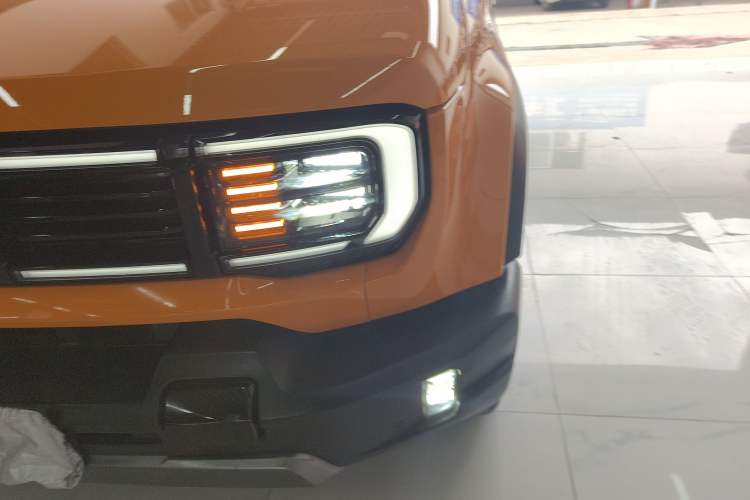 Used BAIC Off-Road BJ40 2024 2.0T All-New Urban Hunter Edition Chivalrous Style Left Front Headlight