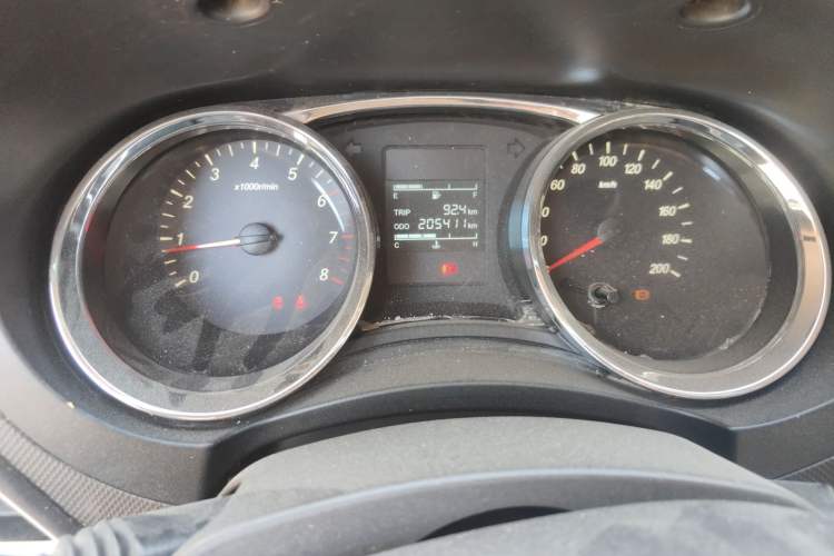 Used Wuling Hongguang 2015 1.5L S1 Standard China V-Emission Standards Instrument Cluster
