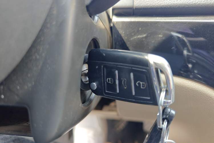 Used Volkswagen Lavida 2011 1.6L Manual - Premium Edition Vehicle Key