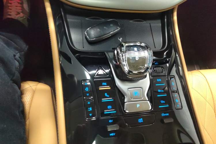 Used Denza D9 2024 DM-i 980 Four-Wheel Drive Prestige Model Gear Lever