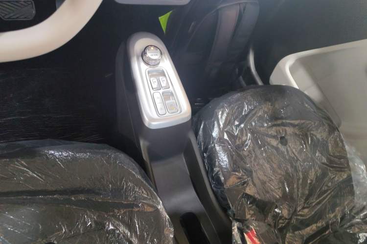 Used CHANGAN NEVO Lumin 2026 Model Treasure Edition 205km Passionate Beige Ningde Gear Lever