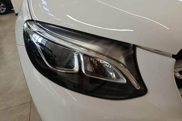 Used Mercedes-Benz GLC 2018 GLC 260 4MATIC Luxury Model